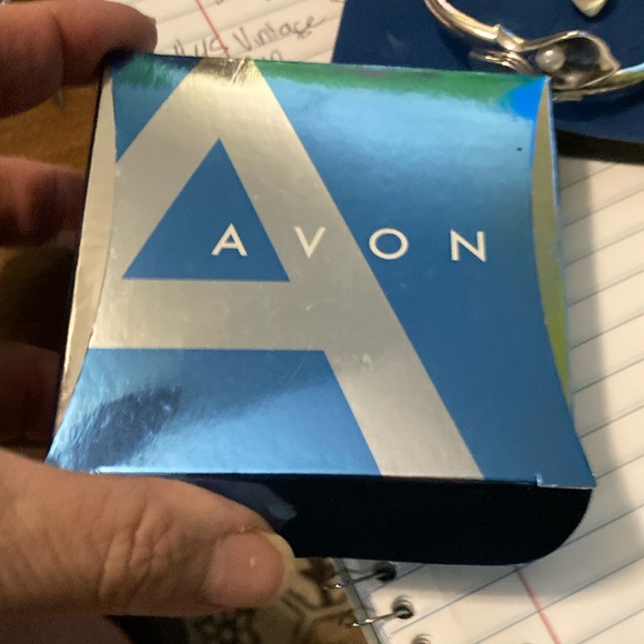 Avon Silver bracelet and earrings with Calla Lily and Pearl Design gift set - Picture 2 of 2